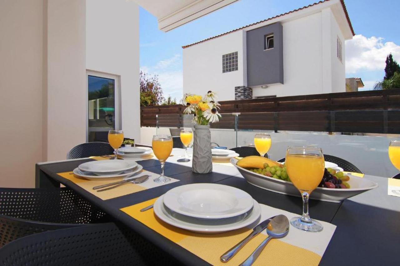 Elite Luxury Villa Paralimni Bagian luar foto