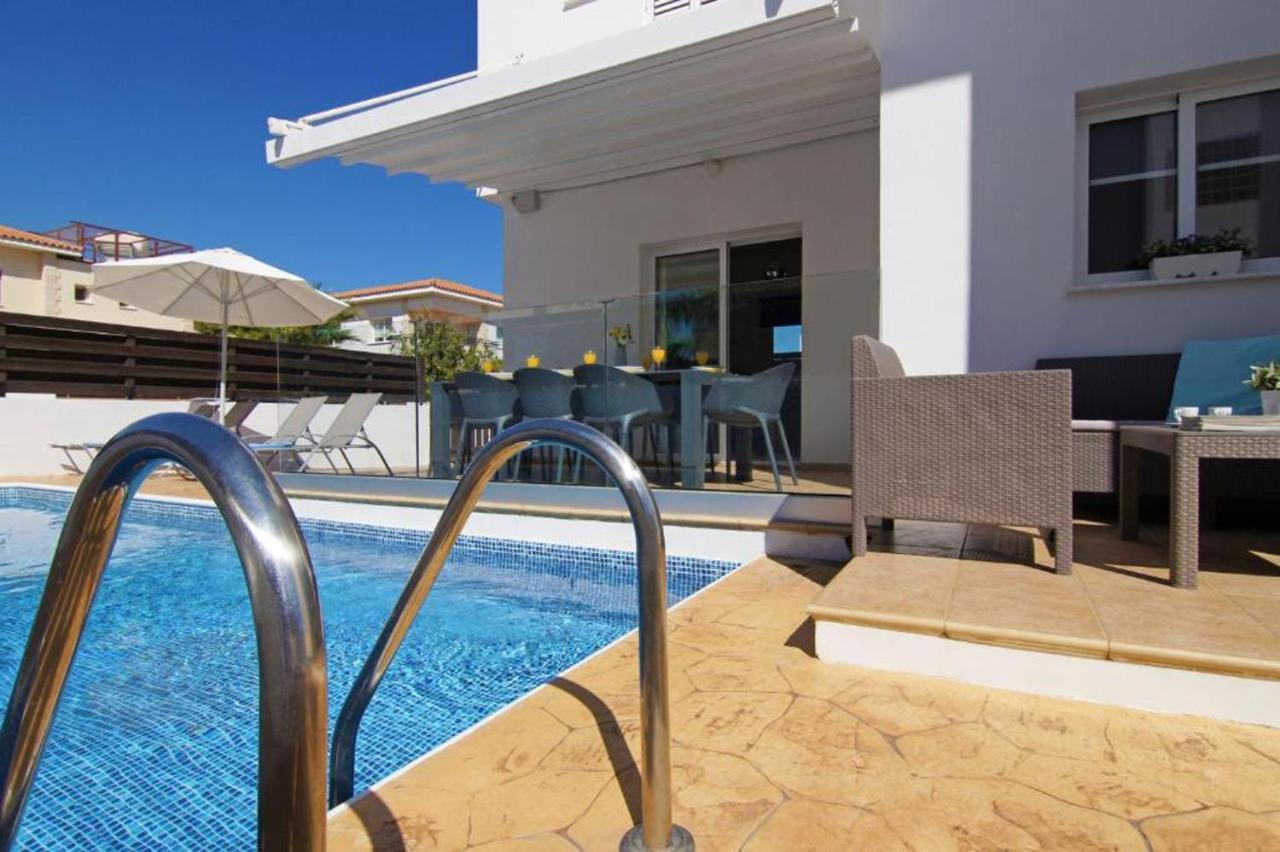Elite Luxury Villa Paralimni Bagian luar foto
